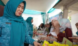 PASAR MURAH - Wakil Gubernur Jambi Albdullah Sani membuka Pasar Murah Ramadhan 1446 H yang diselenggarakan oleh Tim Penggerak Pembinaan Kesejahteraan Keluarga (TP-PKK) Provinsi Jambi, Rabu (5/3/2025)